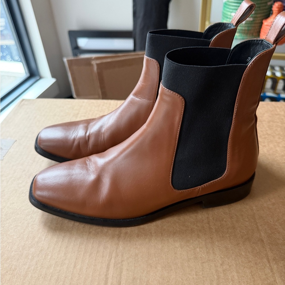 Everlane Square Toe Italian Leather Chelsea Boot Brown Chestnut 8.5